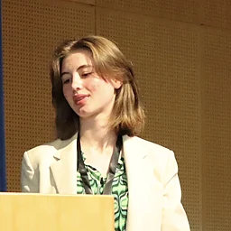 Clara Charlesworth--von Kunitzki-NeuProfile Picture