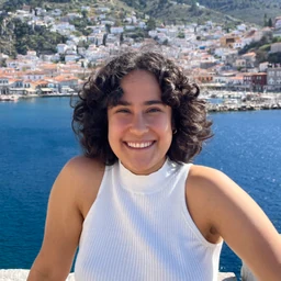 Emilia AnduezaProfile Picture