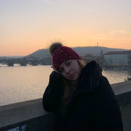 Lola GutierrezProfile Picture