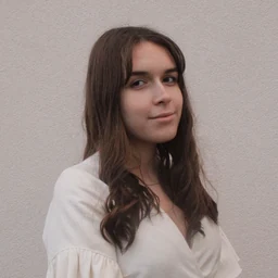 Julia TwardziszProfile Picture