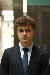 Niklas Schölzel